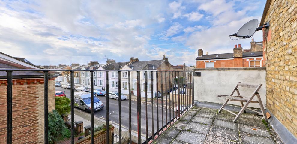 			UNDER OFFER, 1 Bedroom, 1 bath, 1 reception Penthouse			 Lavender Hill, Battersea/Clapham